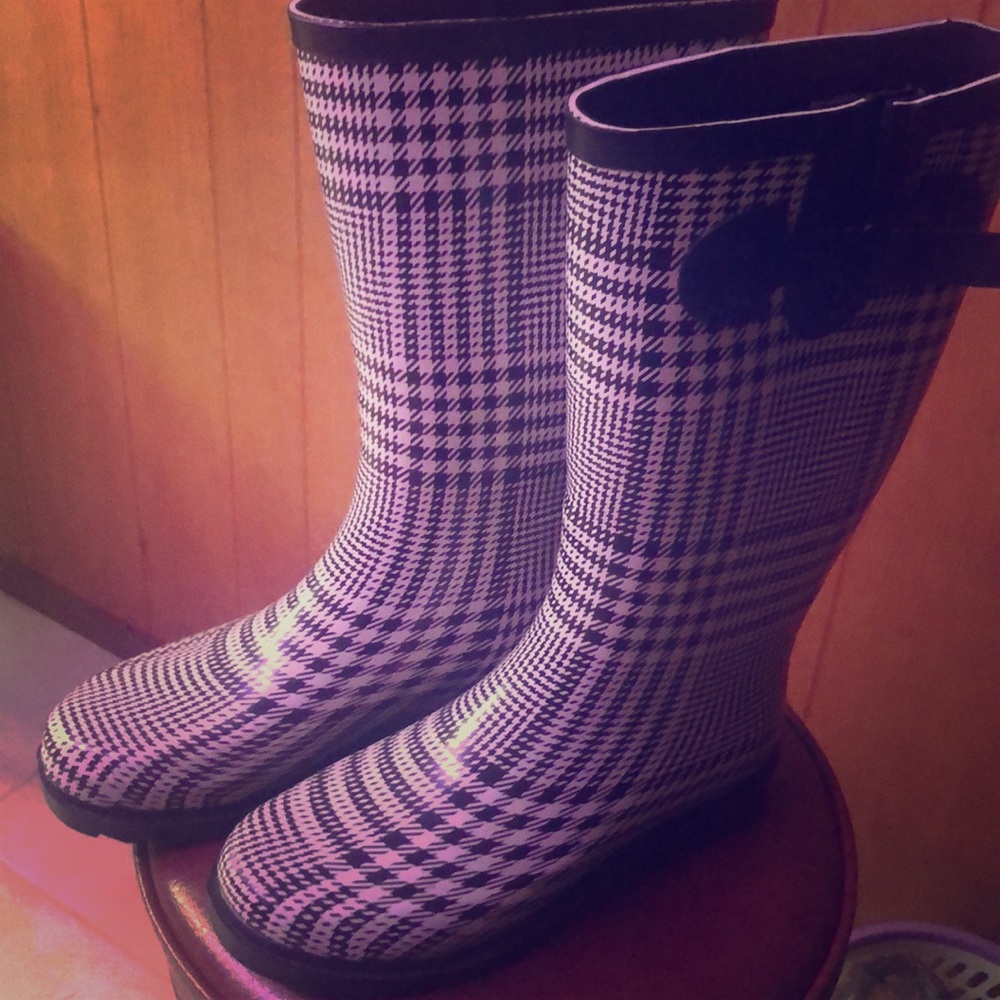 Black and white plaid rain boots